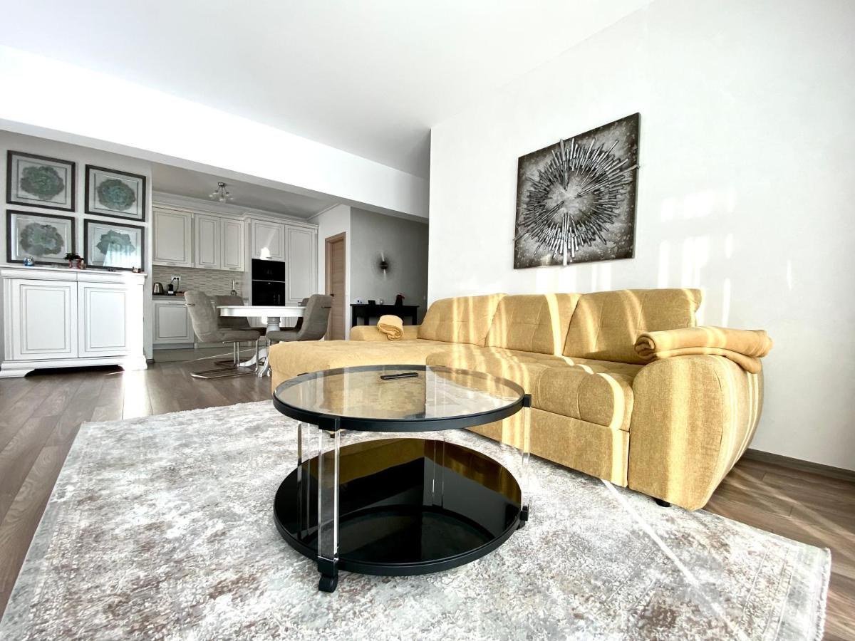 White Dream Penthouse With Jacuzzi Apartment Brasov Exterior photo